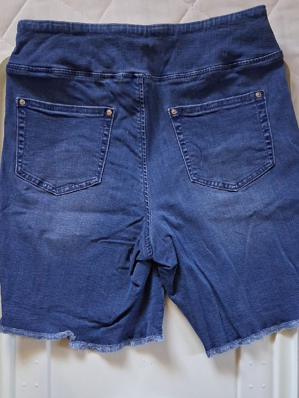 Belle By Kim Gravel 8" Medium Wash Denim Shorts, Sz 10 [#252d]